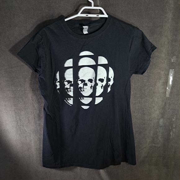 White Sphinx Tops - White Sphinx "CBC" Skulls Exploding Logo Black and White Graphic Tee G XL